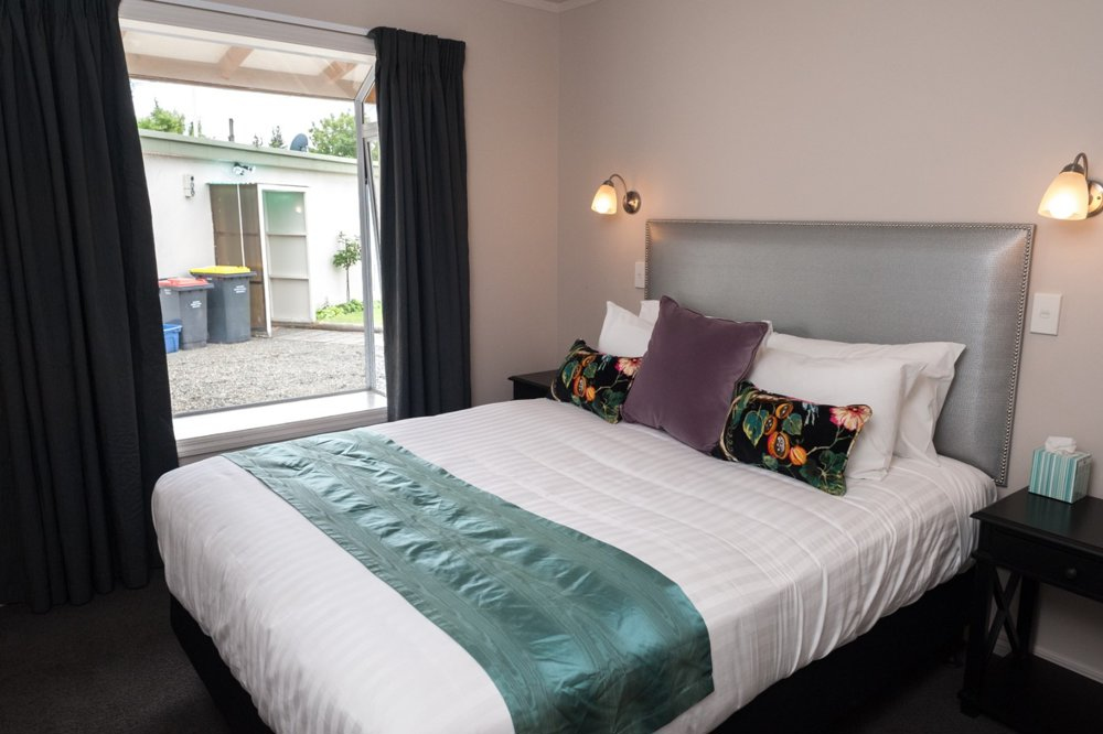Bedroom with large bed